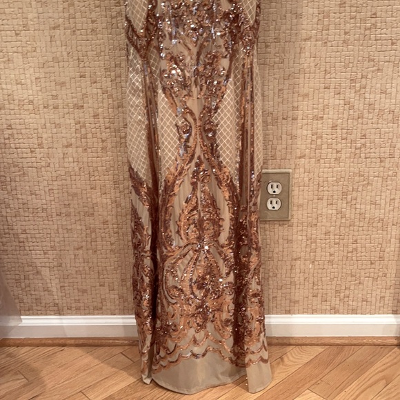 Betsy and Adam evening sequence gown size 6 - Picture 7 of 9